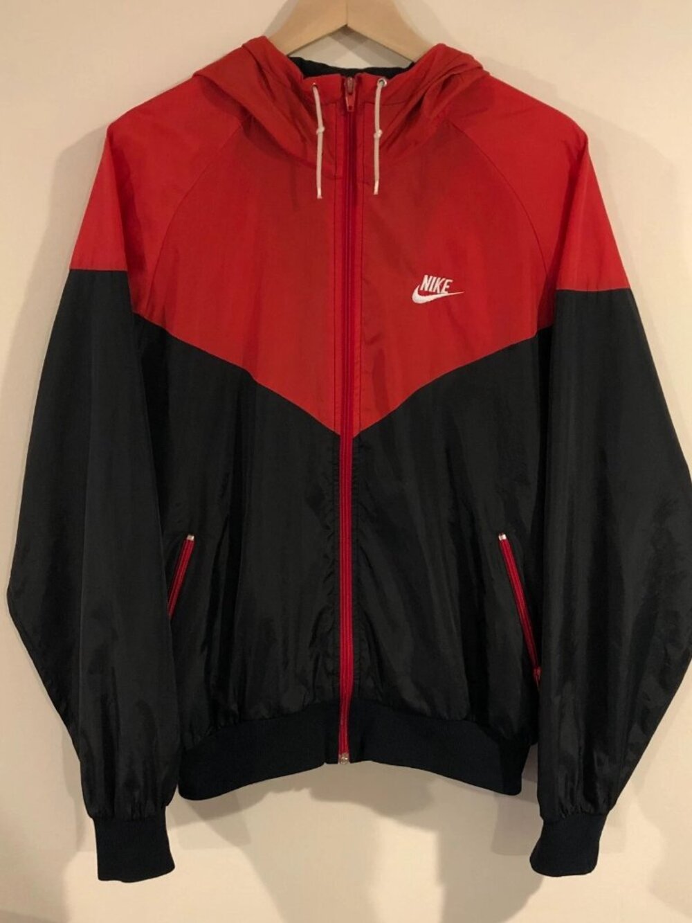 100% Authentic Vintage NIKE Windbreaker Size Large L Black Red Bred 90s 1990s